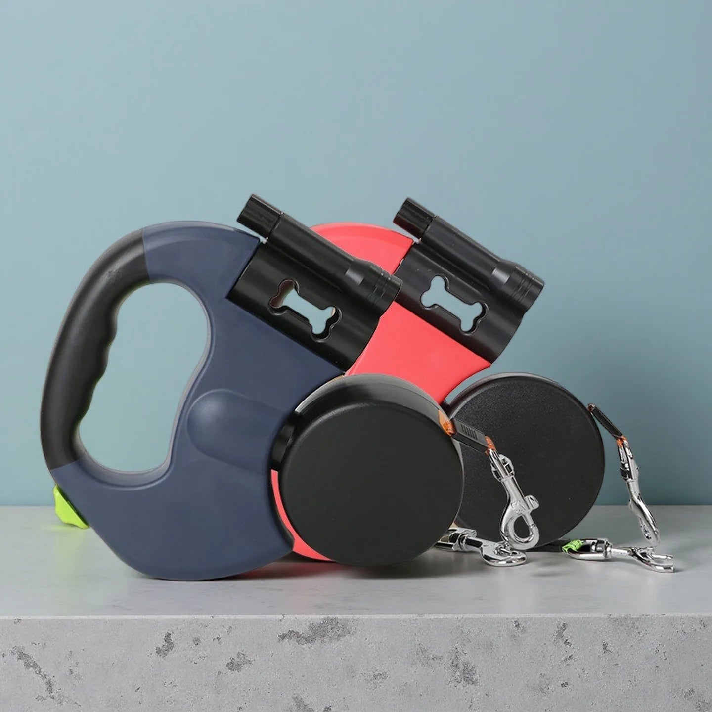 Retractable Dual Dog Leash – LED Light & No-Tangle Design